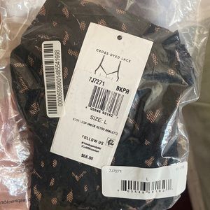 Hankypanky cross dyed lace leopard v neck retro bralette size large